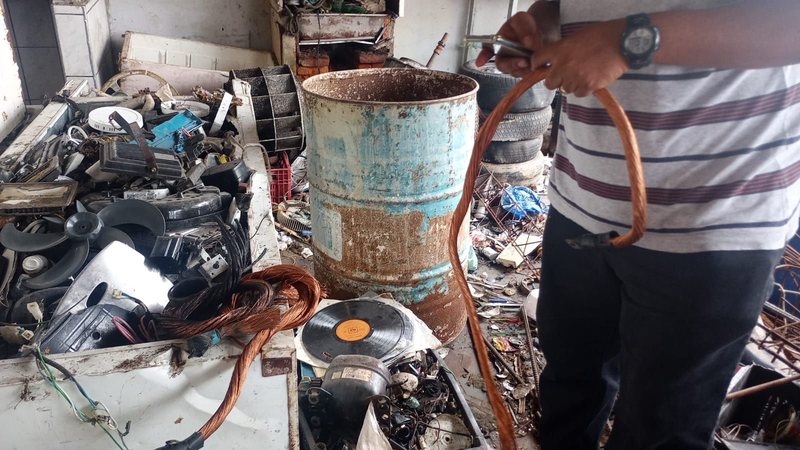 Agentes encontraram grandes quantidades de fios e cabos de cobre e alumínio - Divulgação/Prefeitura de Bertioga