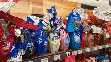 Devido à crise, também houve queda na fabricação de ovos de Páscoa - Divulgação/CDL Santos Praia