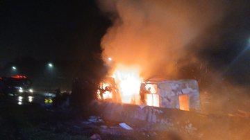 Os bombeiros conseguiram debelar as chamas rapidamente - Reprodução/Artesp