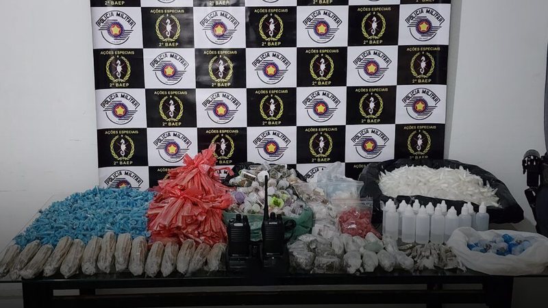 Polícia percebeu o forte odor de drogas no interior da residência - Divulgação/Polícia Militar