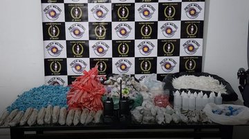 Polícia percebeu o forte odor de drogas no interior da residência - Divulgação/Polícia Militar
