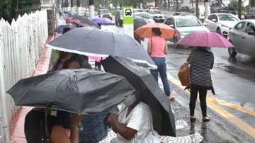 Inmet divulgou alerta de perigo potencial para chuvas intensas nesta segunda-feira (28) - Prefeitura de Santos
