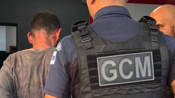 Homem resistiu e investiu contra um dos agentes durante sua detenção - Prefeitura de Caraguatatuba