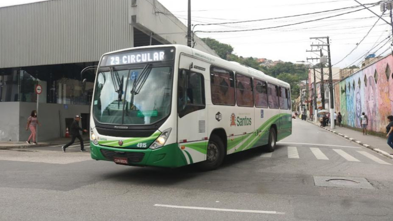 Vítima sofreu  mal súbito dentro de um ônibus da linha 29 - Raimundo Rosa/Prefeitura de Santos