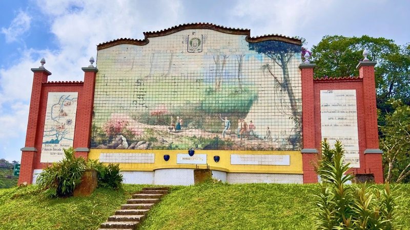 Mural retrata a trajetória dos imigrantes europeus que desbravaram a Serra do Mar - Divulgação/Ecovias