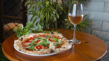 Pizza di Casabona é especializada em massas de longa fermentação - Divulgação