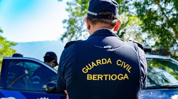 GCM encontrou motocicleta no chão, junto a várias peças soltas - Prefeitura de Bertioga