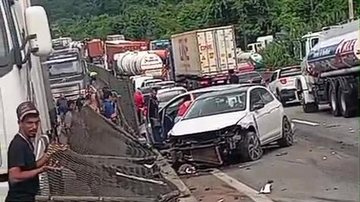 Previsão de liberação era para as 14 horas, porém, motoristas seguem parados - Reprodução/Redes sociais