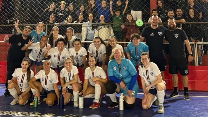 Atletas aliam o futsal com seus trabalhos fora da quadra - Divulgação/MRW/EC Praia Grande