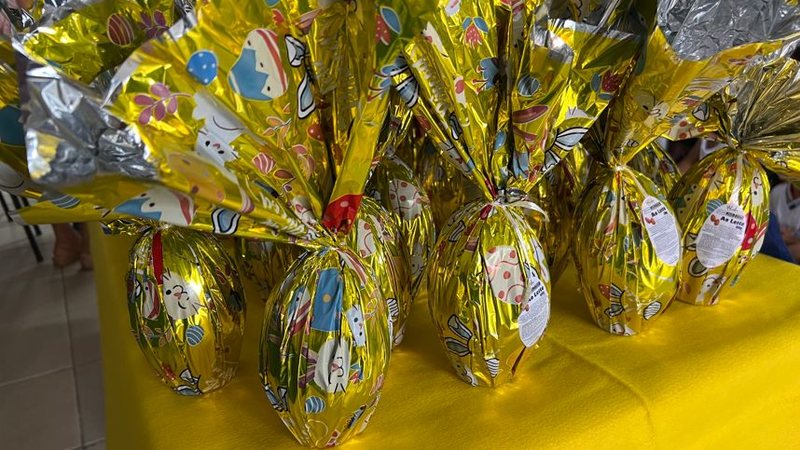 Entrega ocorreu diretamente nas escolas - Divulgação/Joanderson Piropo/Prefeitura de Bertioga