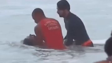 Vítima foi encontrada por surfistas em zona de arrebentação - Reprodução/Redes Sociais