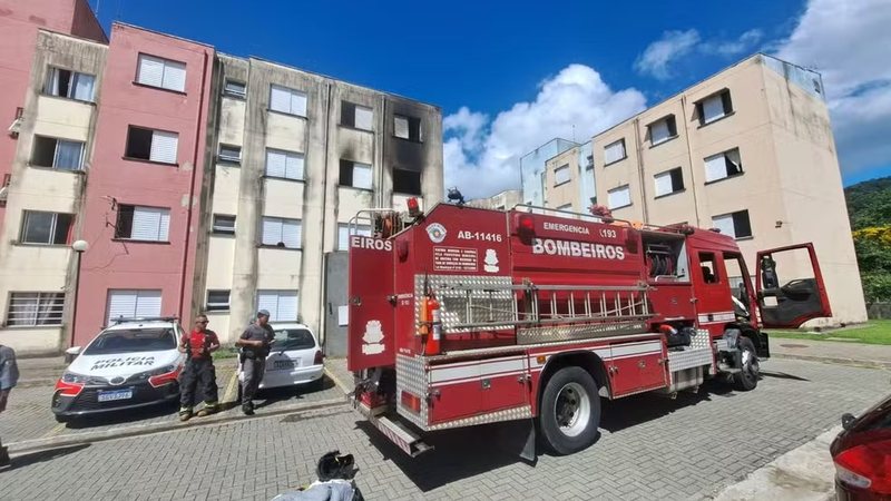 Fogo não passou para outros apartamentos - Divulgação/Bombeiros