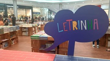 Feira oferece seleção diversificada de livros, com preços acessíveis - Divulgação