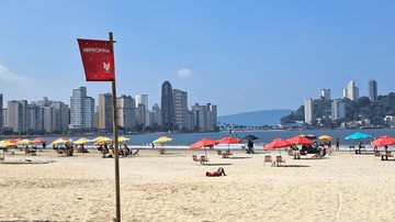 Praia do Gonzaguinha, em São Vicente, com bandeira vermelha na Baixada Santista - Esther Zancan