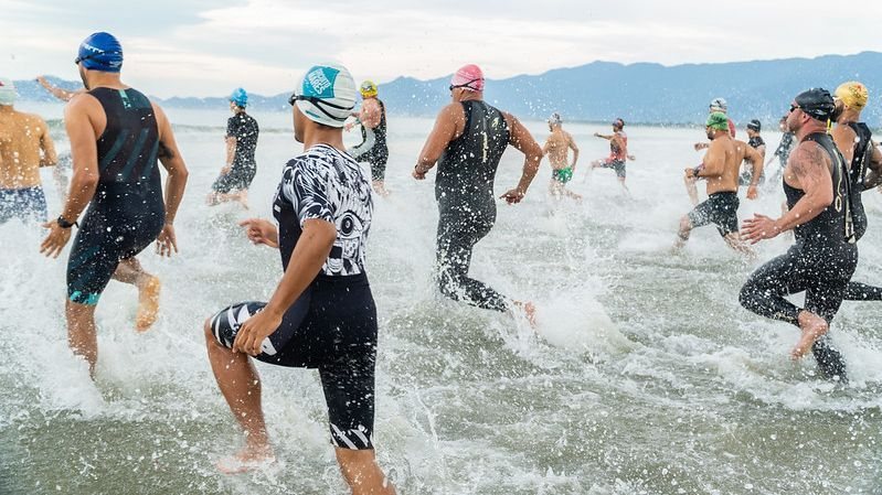 Mesmo no frio, circuito de Aquathlon e Travessias atrai mais de 400 atletas, em Bertioga