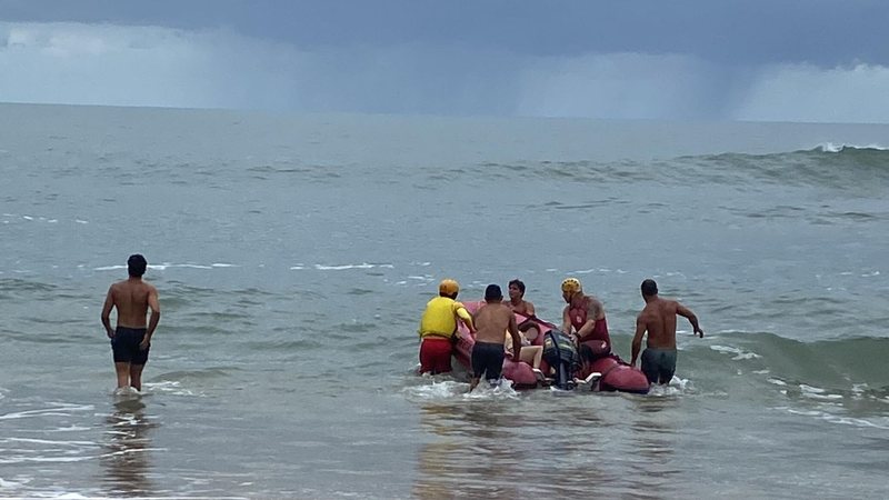 Turista de Capão Redondo é salva de afogamento na Prainha Branca, em Guarujá