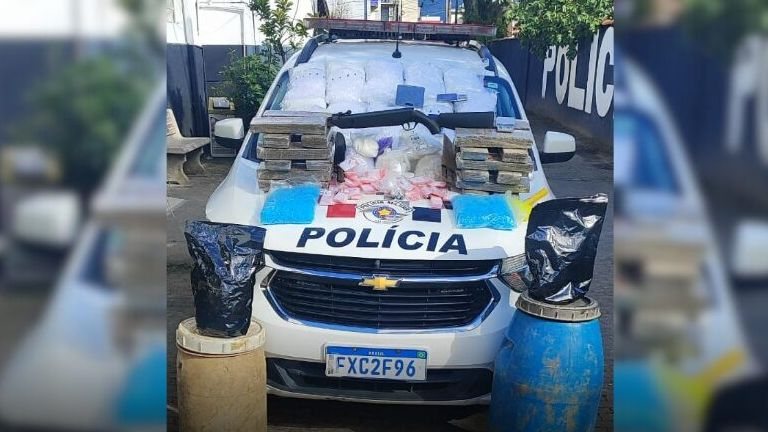 viatura da polícia com drogas apreendidas em Ubatuba