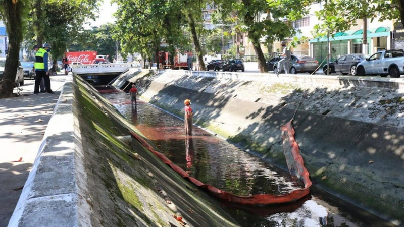 Vazamento atingiu galerias pluviais, um canal e praias - Reprodução/Prefeitura de Santos