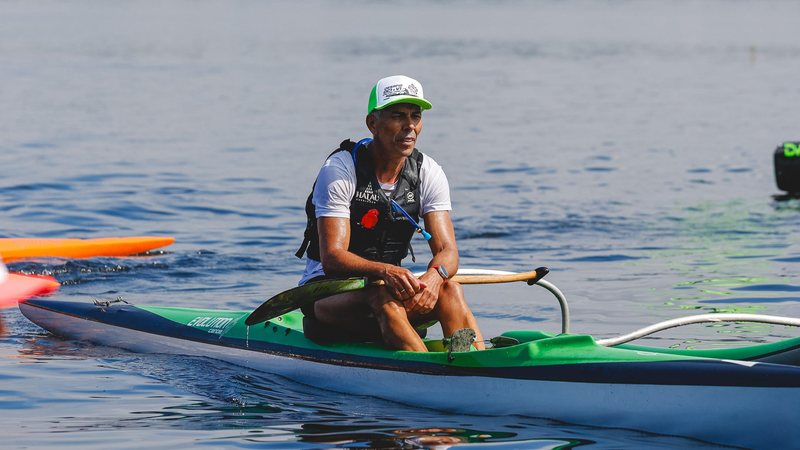 Conheça Everdan Riesco, criador da primeira equipe de canoa havaiana do Brasil