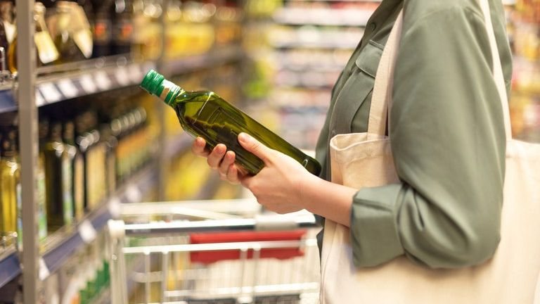 Duas marcas de azeite são proibidas em todo o Brasil; motivo preocupa