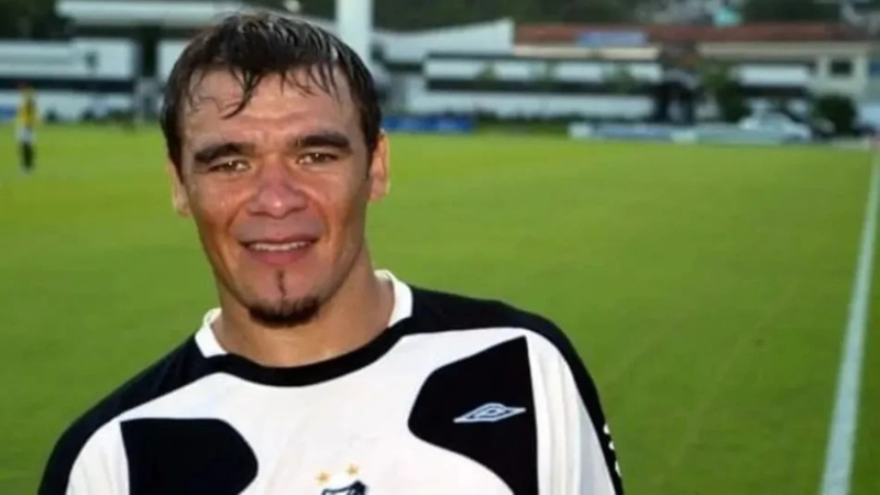 Manzur atuou pelo Santos em 2006, quando foi campeão paulista - Divulgação/Santos FC