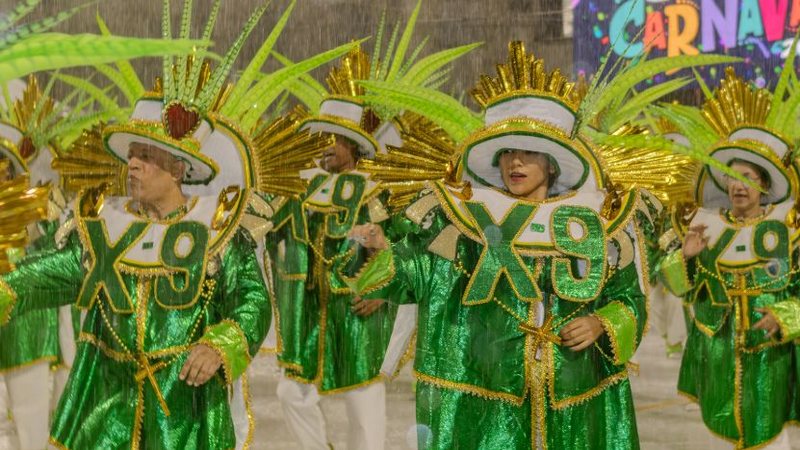 Festa das Campeãs do Carnaval de Santos tem apresentação das escolas de samba e prévia para o próximo ano