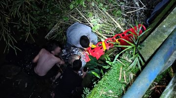 Idoso de 70 anos sofre traumatismo craniano ao cair de ponte no litoral norte de SP