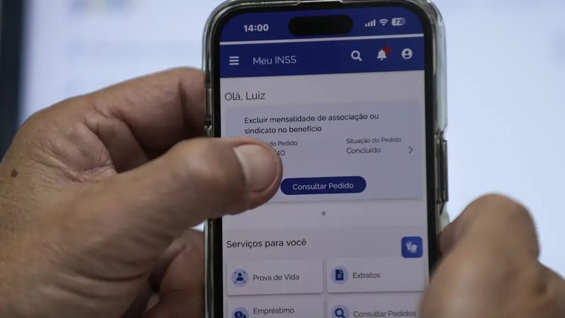 Notificações sobre descontos indevidos começaram a ser enviadas hoje (13) pelo aplicativo Meu INSS - Joédson Alves/Agência Brasil