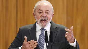 Lula passa por exames para verificar crise de vertigem