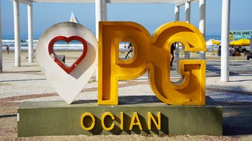Monumento PG Ocian na orla do bairro Ocian, em Praia Grande