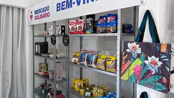 Interessados podem trocar embalagens plásticas por produtos como arroz, feijão, itens de higiene e brinquedos - Thomas Henry/Costa Norte