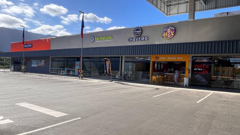Novas lojas ao lado do Tenda Atacado criam polo de lazer e serviços