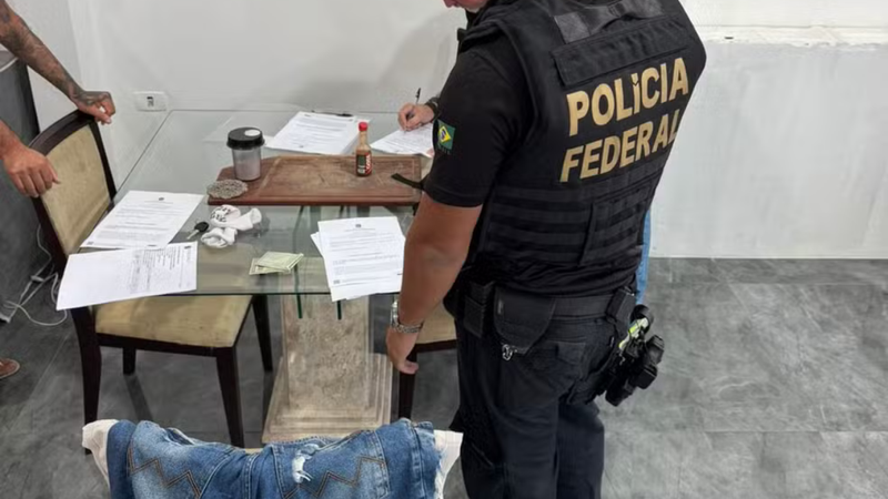 Mandado foi cumprido no bairro Golfinhos - Divulgação/Polícia Federal