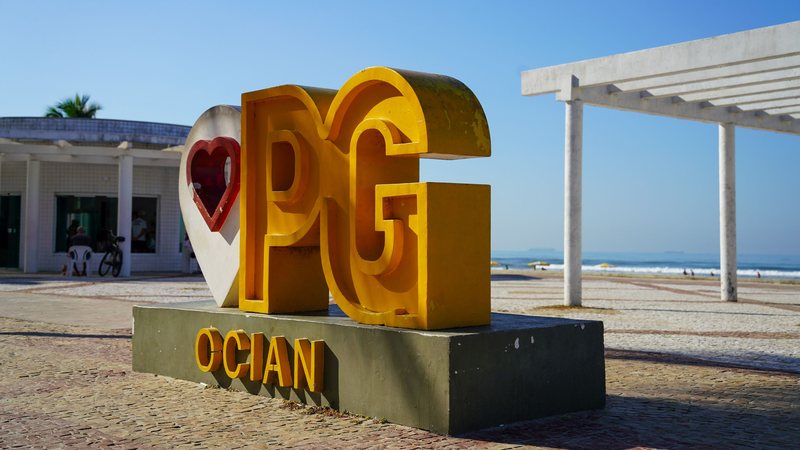 Monumento PG Ocian na orla do bairro Ocian, em Praia Grande