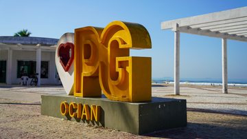 Monumento PG Ocian na orla do bairro Ocian, em Praia Grande