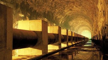 Reservatório foi escavado na própria rocha e em formato de túnel - Divulgação/Aesabesp