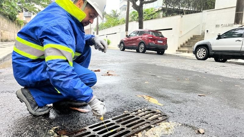 Trabalho garante a eficiência do sistema de esgoto, que deve existir separadamente da drenagem pluvial - Divulgação/Sabesp