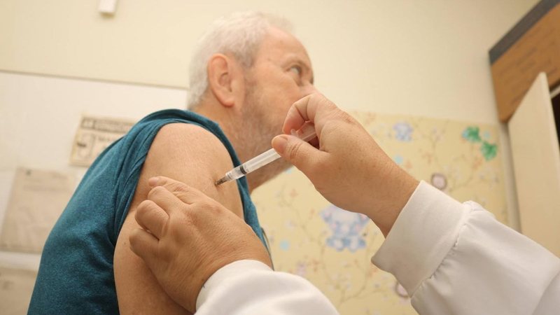 Município já aplicou mais de 43 mil doses desde o início da campanha; público-alvo estimado ultrapassa 270 mil pessoas - Divulgação/Prefeitura de Santos