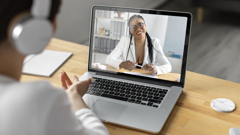 Médicos e enfermeiros estão disponíveis 24h para consultas por telemedicina - Reprodução/Freepik