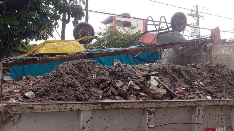 Veículo foi apreendido ainda carregado - Prefeitura de Praia Grande