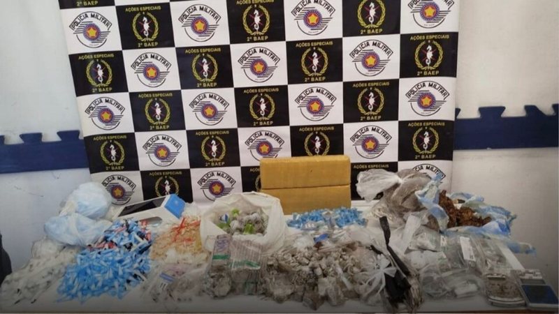 Apreensão no litoral de SP retira quase 5kg de drogas de circulação