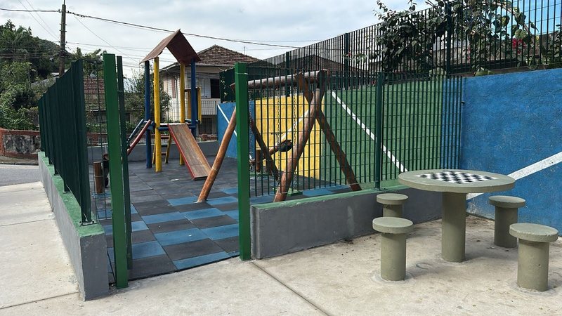 Área degradada no Jabaquara vira espaço de lazer com brinquedos e academia