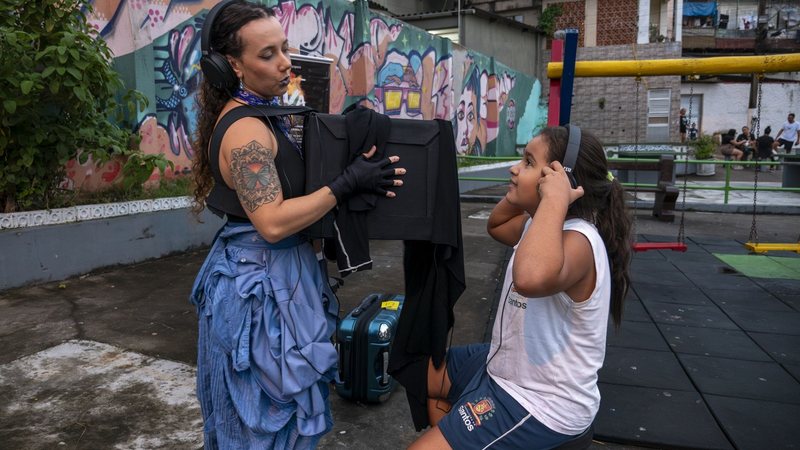 Fescete leva teatro em miniatura para o público na Pérgola do Boqueirão, em Santos