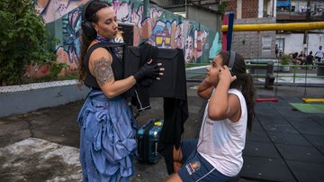 Fescete leva teatro em miniatura para o público na Pérgola do Boqueirão, em Santos