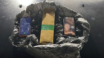 Casal foge da polícia e joga quase 1kg de maconha pela janela