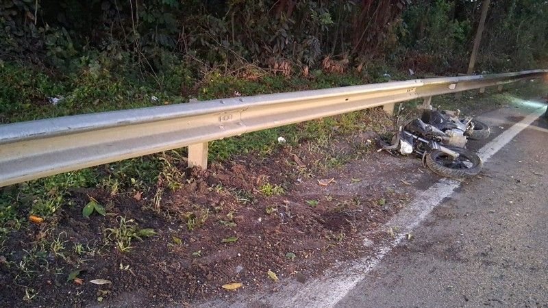 Colisão com defensa deixa vítima fatal em rodovia da Baixada Santista