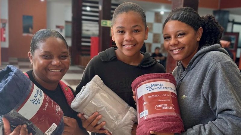 Começa a entrega de roupas da campanha do agasalho, em Bertioga; ainda é possível doar