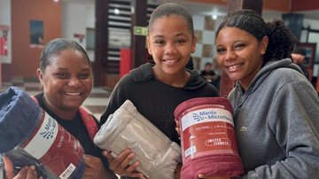 Começa a entrega de roupas da campanha do agasalho, em Bertioga; ainda é possível doar