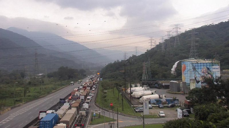 Congestionamento causa fila em trechos do Sistema Anchieta-Imigrantes