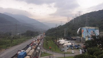Congestionamento causa fila em trechos do Sistema Anchieta-Imigrantes
